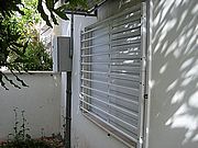 סורג פלדה אופקי לחלון בינוני 108 ס"מ - 119 ס"מ